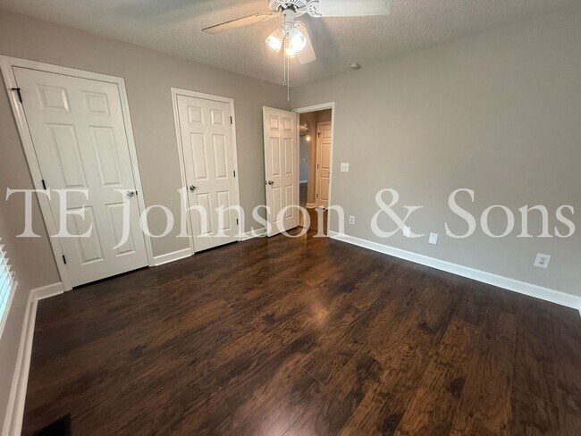 Building Photo - Charming One Level 3 Bedroom Home with Fenced Yard, Garage, and Deck