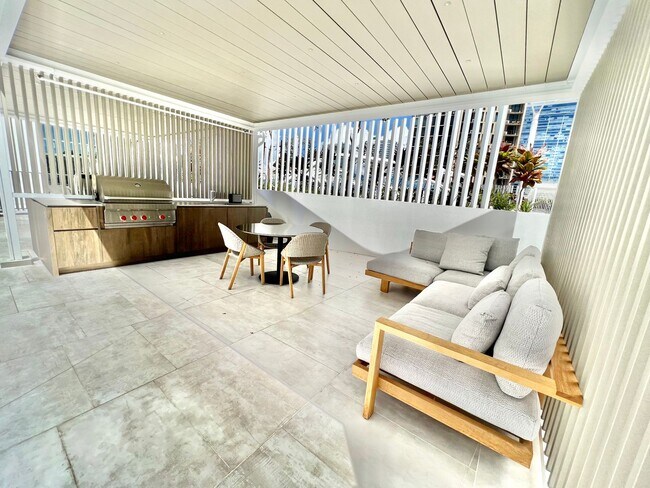 Building Photo - Well Maintained 1 Bed, 1 Bath, 1 parking i...