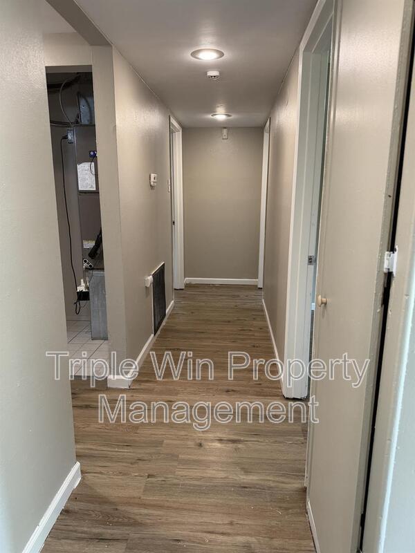 Building Photo - 865 Robinwood Dr
