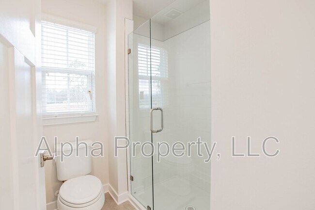 Building Photo - 215 Clearwood Dr