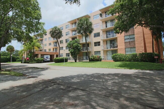 Building Photo - 470 Executive Center Dr