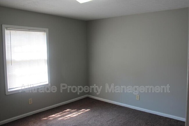 Building Photo - 2358 Grinstead Dr