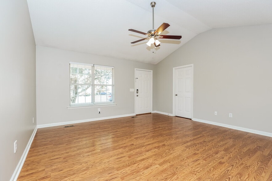 Building Photo - 2826 Henderson Ln