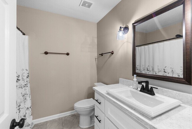 Building Photo - Great Location in the Heart of Madison!