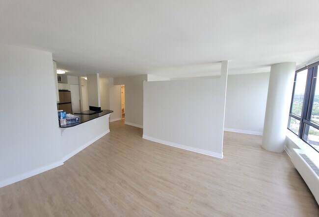 Building Photo - 5415 N Sheridan Rd
