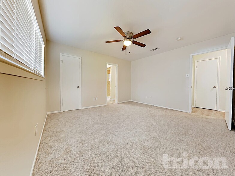 Building Photo - 6511 Grey Oaks Dr