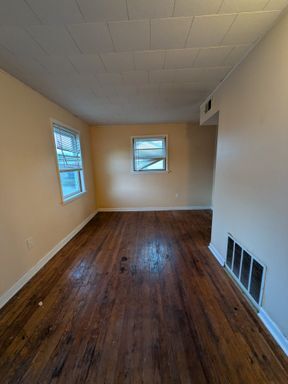 Building Photo - Beautifully updated 2 bed 1 bath apartment in Beaver Falls!
