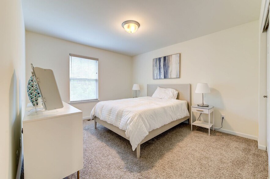 Building Photo - 732 Fox Creek Dr