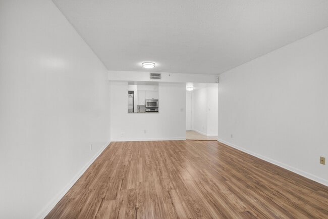 Building Photo - 1341 SE 3rd Ave