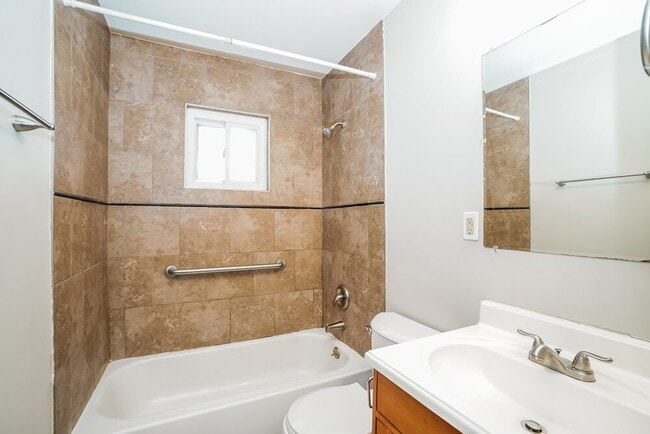 Building Photo - 2149 Kingshaven Pl