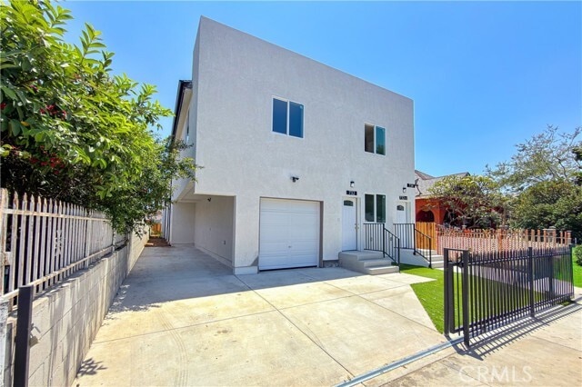 Building Photo - 734 E 52nd St