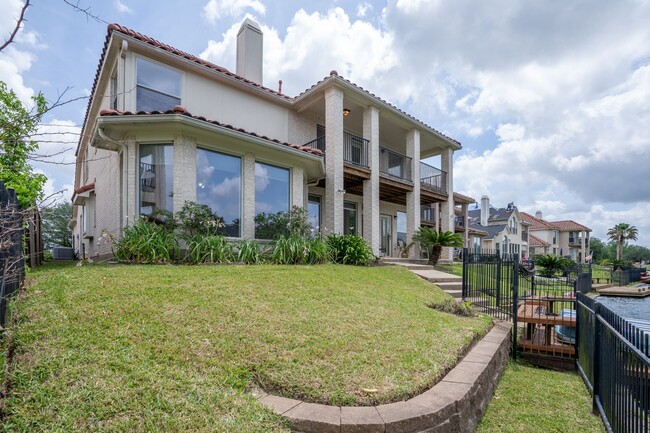 Building Photo - 3010 Blue Lagoon Ct