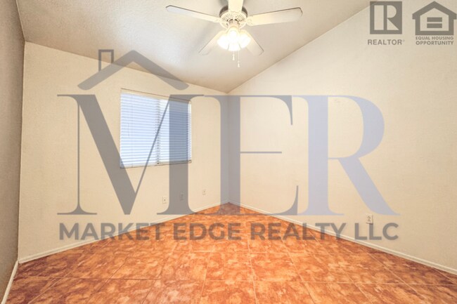 Building Photo - 3Bed/2Bath House at 51st Ave/Loop 101! $399 MOVE-IN SPECIAL! Move-In Ready on 01/08/2026!