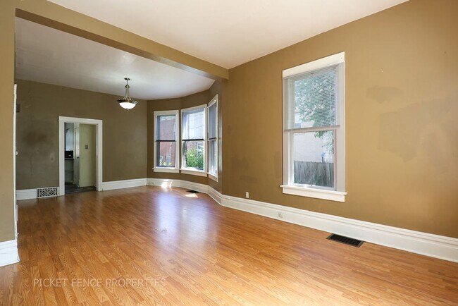 Building Photo - MOVE IN SPECIAL $500 OFF FIRST MONTHS RENT...