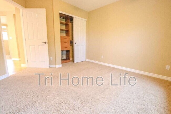 Building Photo - 11033 Grayledge Cir