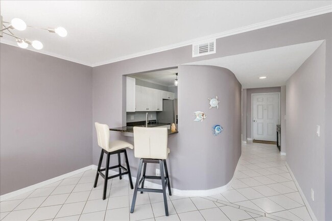 Building Photo - 6124 S River Run Dr