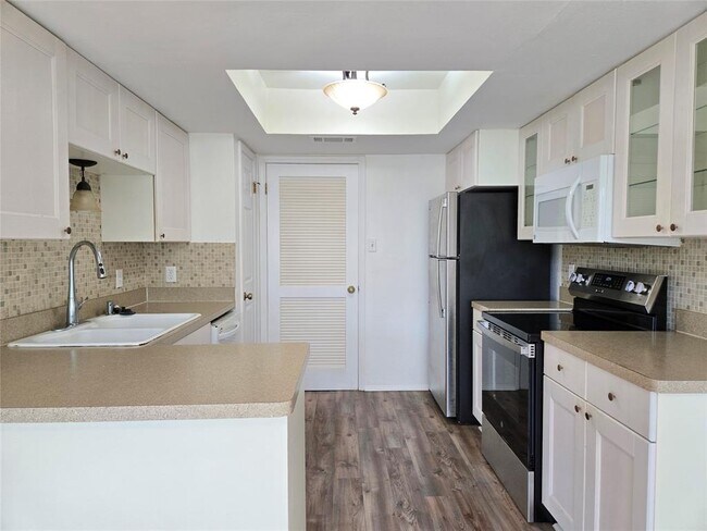 Building Photo - 4404 Travis Country Cir
