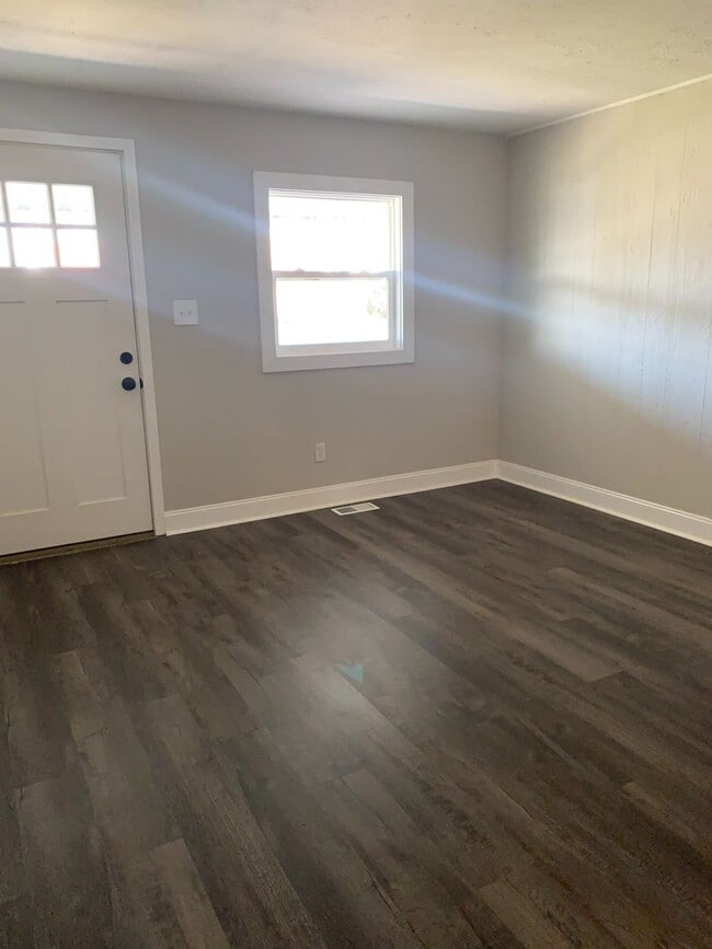 Building Photo - Stunning 3 Bedroom Home for Rent! SECTION ...
