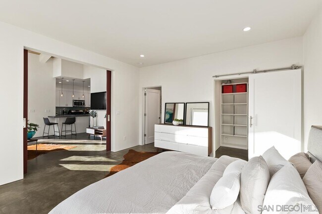 Building Photo - 857 Nolbey St