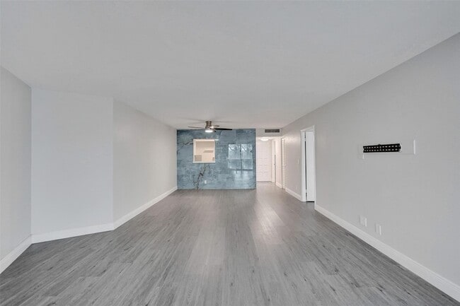 Building Photo - 3800 N Hills Dr