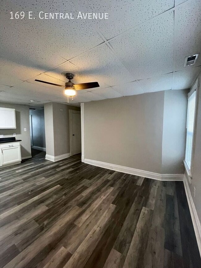 Building Photo - 169 E Central Ave