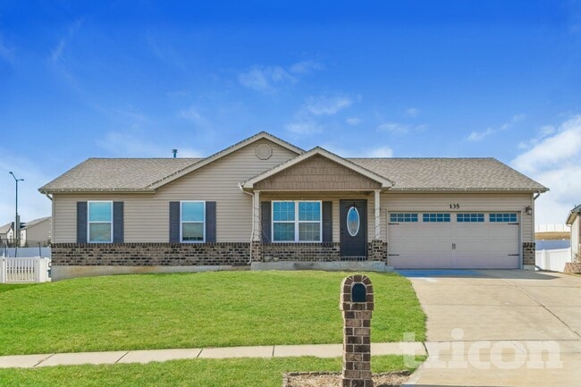 Building Photo - 135 Shadow Pointe Dr