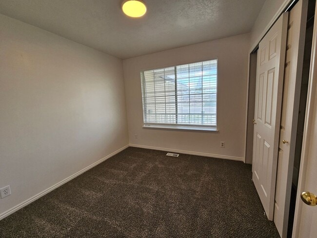 Building Photo - Beautifully Remodeled 4 Bed / 2 Bath Home in Stansbury Park