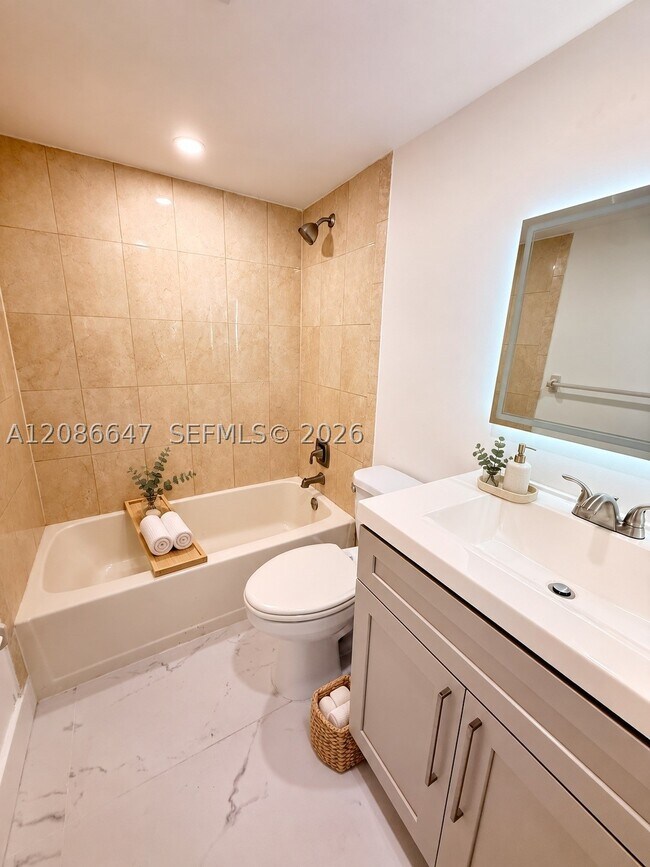 Building Photo - 1811 Sabal Palm Dr