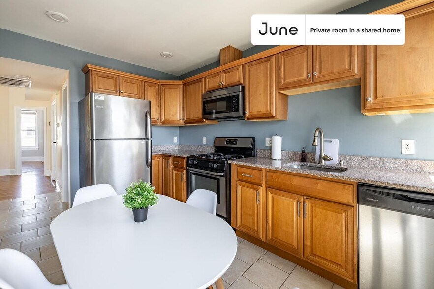 Building Photo - Room in Shared 3 bed/1 bath home