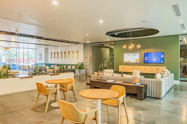 Building Photo - 914 N 4th St