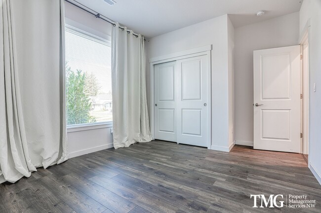 Building Photo - Single level 4 Bedroom 2 Bathroom Home in ...