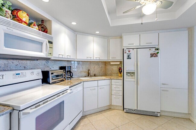 Building Photo - 5070 N Ocean Dr