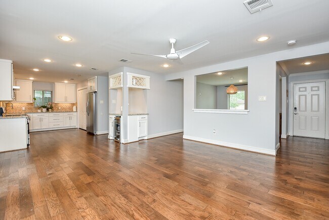 Building Photo - 5815 Dryad Dr
