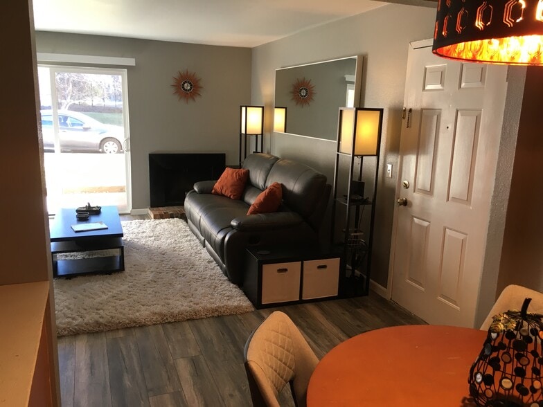 Building Photo - 7395 E Eastman Ave