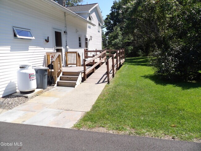 Building Photo - 3058 Delaware Turnpike