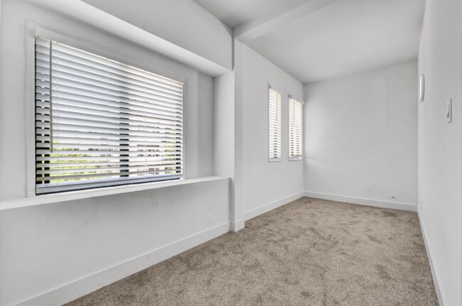 Building Photo - 2627 San Marino St