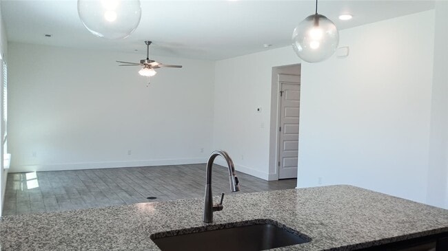 Building Photo - 2141 Bluebonnet Ln