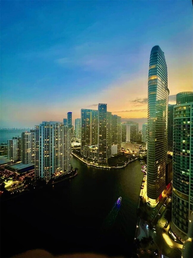 Building Photo - 475 Brickell Ave