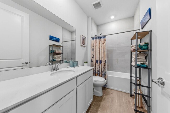 Building Photo - 479 Kingbird Dr