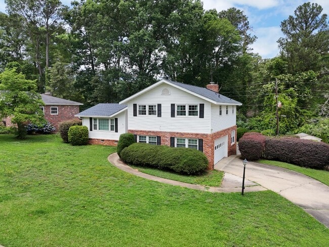 Building Photo - 625 Challedon Dr