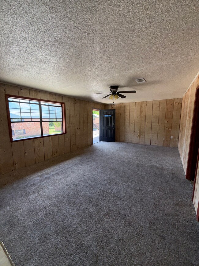 Building Photo - Oak Ridge Apartment
