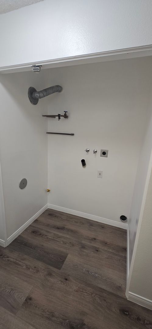Building Photo - East Ventura Condo - One Bedroom Loft