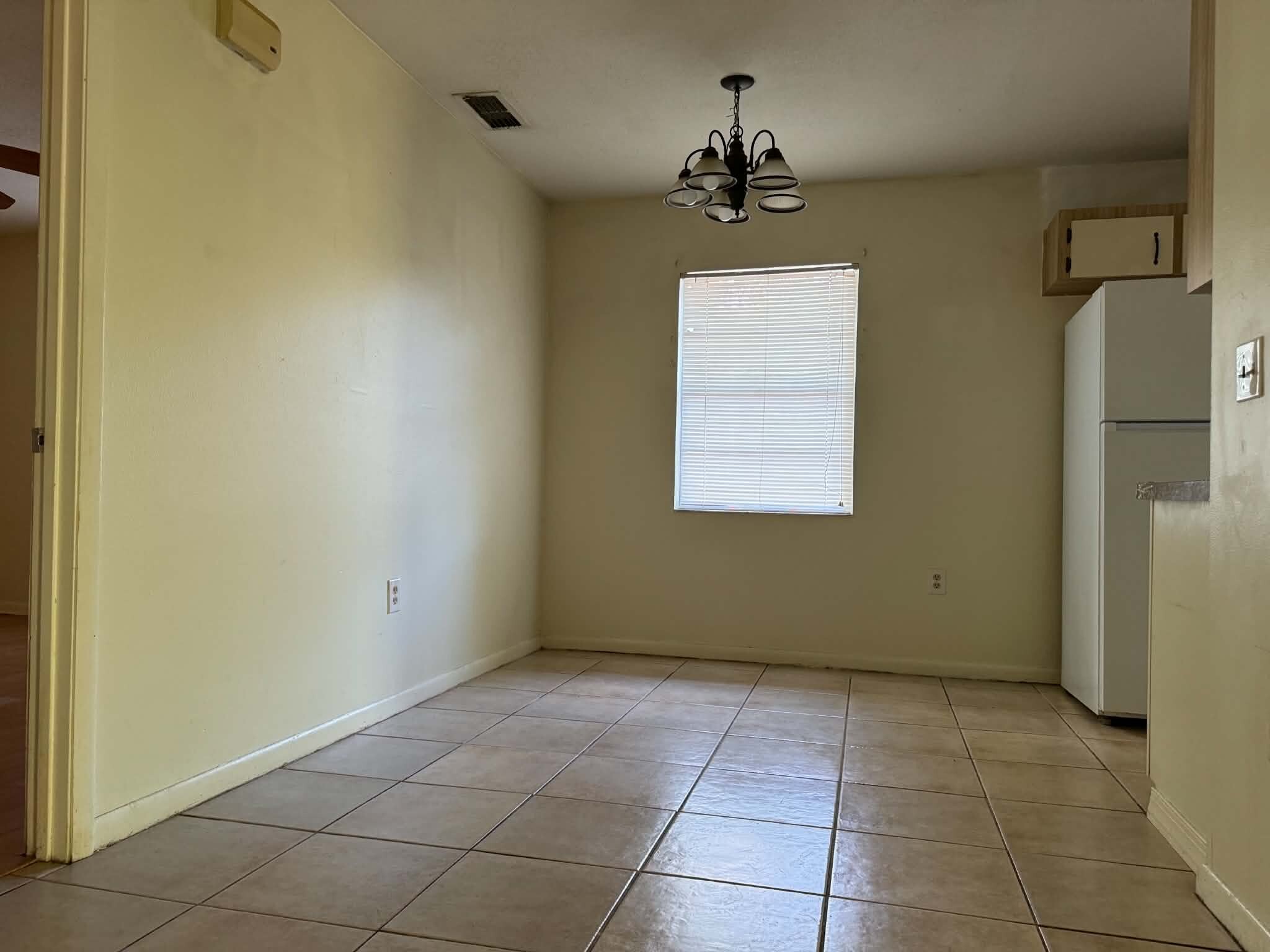 Building Photo - 155 Denice Dr