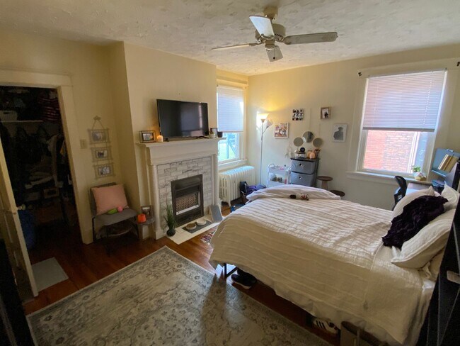 Building Photo - 456 S Graham St