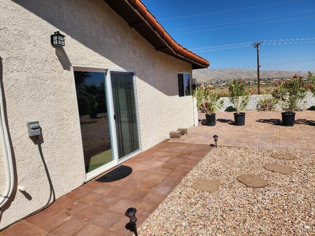 Building Photo - 64981 Cotton Ct