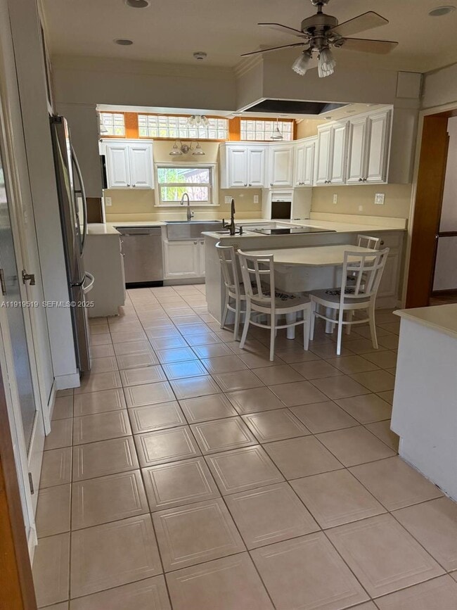 Building Photo - 5461 W Broward Blvd