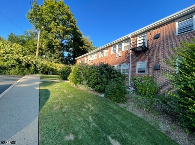 Primary Photo - 1628 Valley St