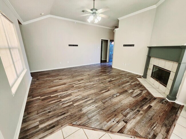 Building Photo - 9708 Waco Ave