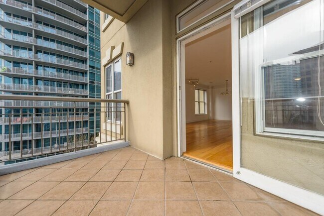 Building Photo - 3334 Peachtree Rd NE