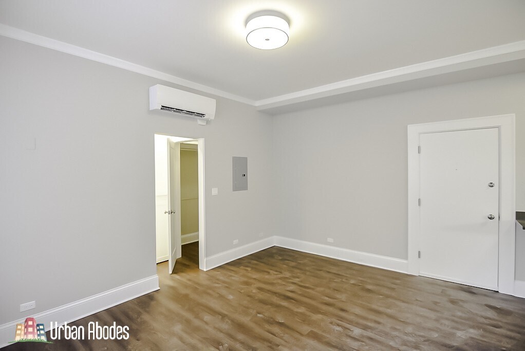Building Photo - 816 W Lakeside Pl